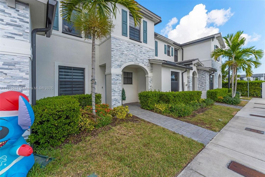 For Sale: $380,000 (3 beds, 2 baths, 1483 Square Feet)