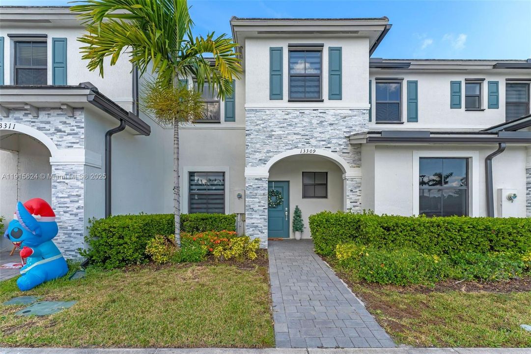 For Sale: $380,000 (3 beds, 2 baths, 1483 Square Feet)