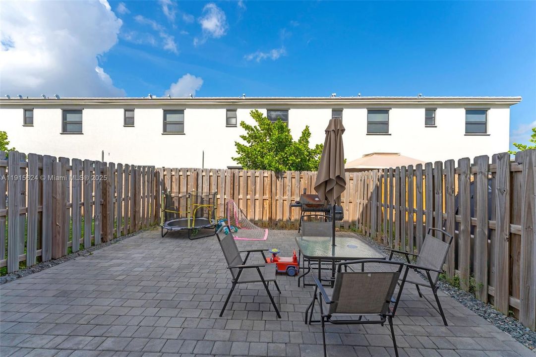 For Sale: $380,000 (3 beds, 2 baths, 1483 Square Feet)