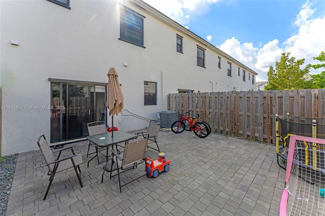 For Sale: $380,000 (3 beds, 2 baths, 1483 Square Feet)