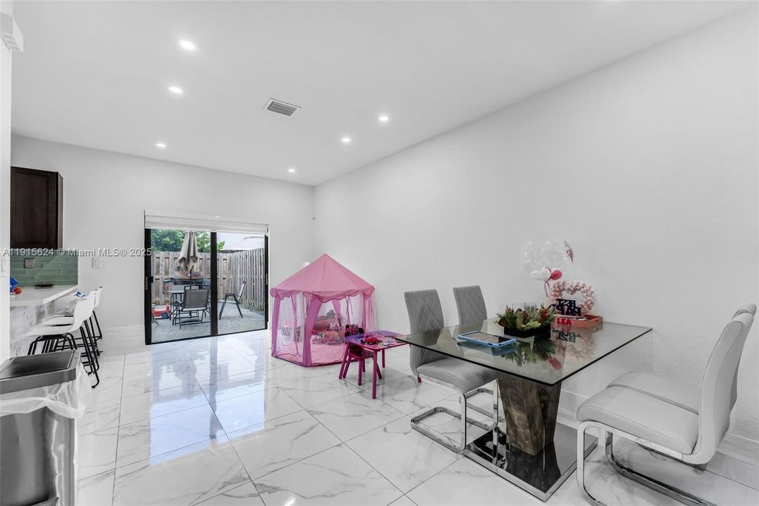 For Sale: $380,000 (3 beds, 2 baths, 1483 Square Feet)