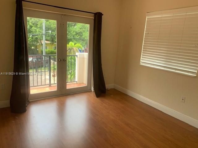 Active With Contract: $3,700 (2 beds, 1 baths, 875 Square Feet)