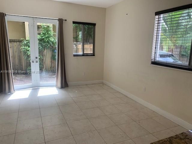 Active With Contract: $3,700 (2 beds, 1 baths, 875 Square Feet)