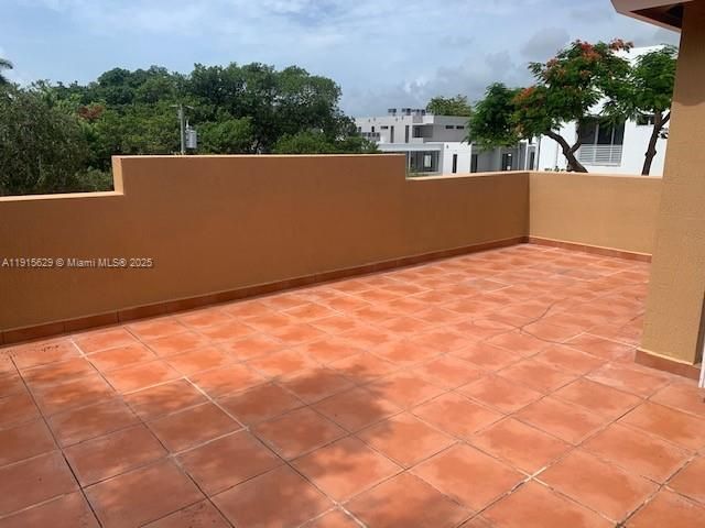 Active With Contract: $3,700 (2 beds, 1 baths, 875 Square Feet)