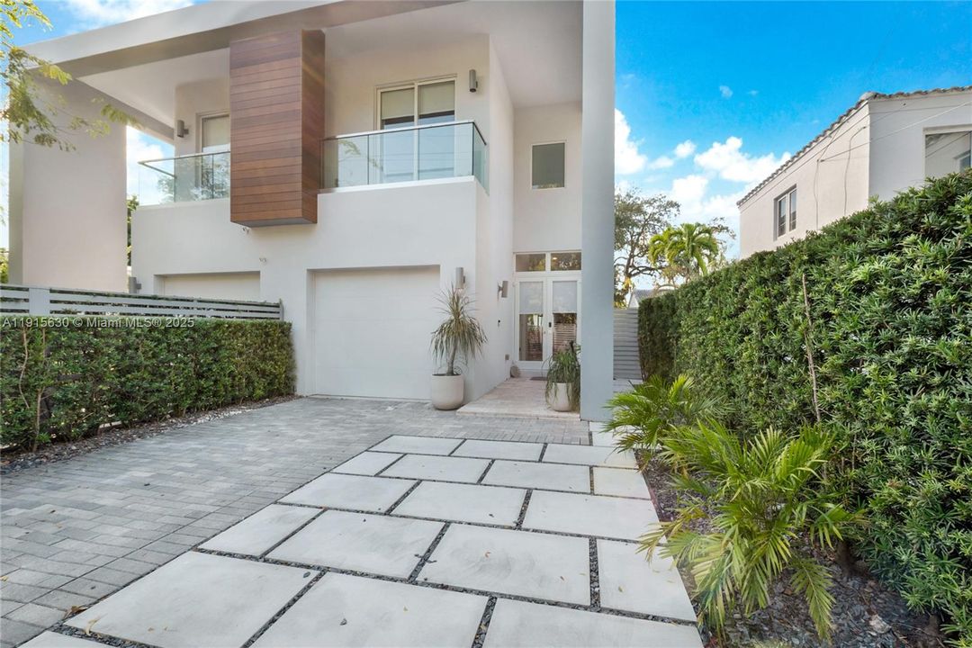 For Sale: $1,800,000 (4 beds, 4 baths, 2512 Square Feet)