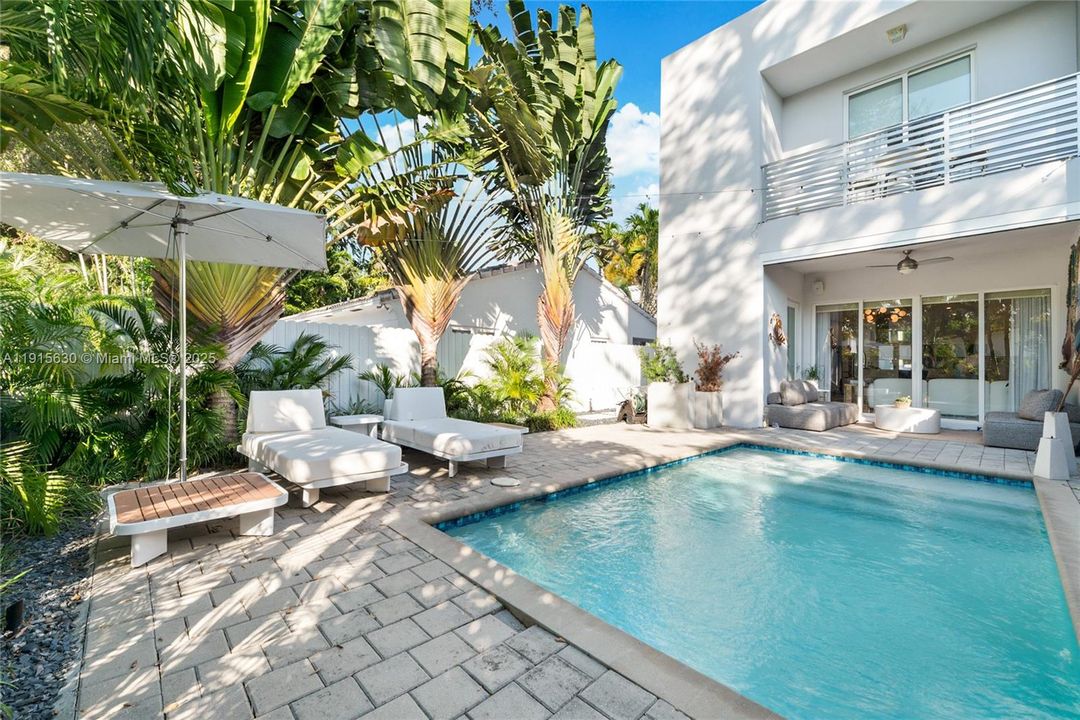 For Sale: $1,800,000 (4 beds, 4 baths, 2512 Square Feet)