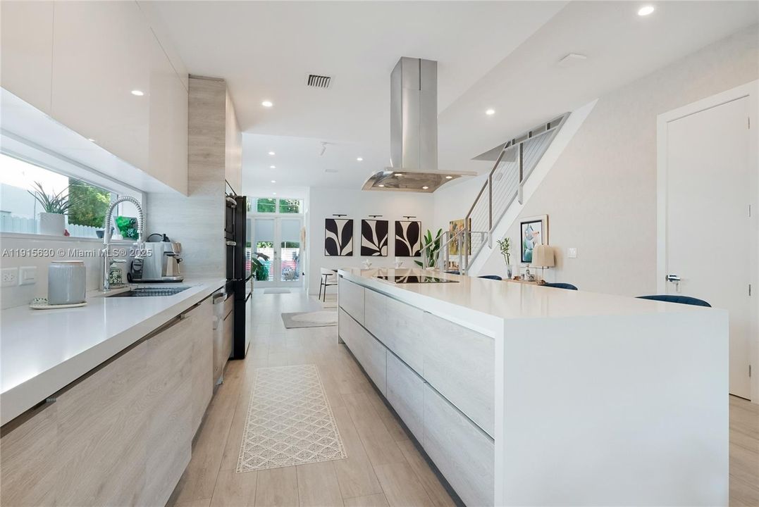 For Sale: $1,800,000 (4 beds, 4 baths, 2512 Square Feet)