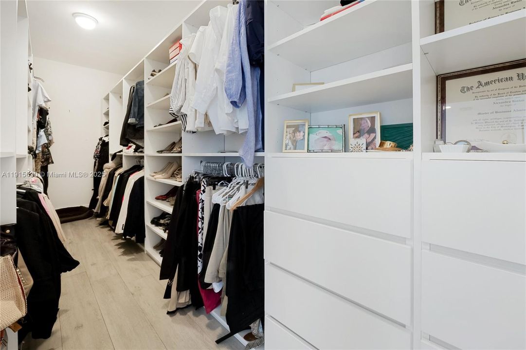 For Sale: $1,800,000 (4 beds, 4 baths, 2512 Square Feet)