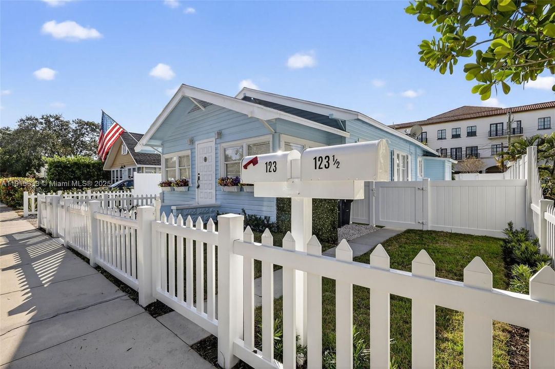 出租: $4,290 (2 贝兹, 2 浴室, 1488 平方英尺)