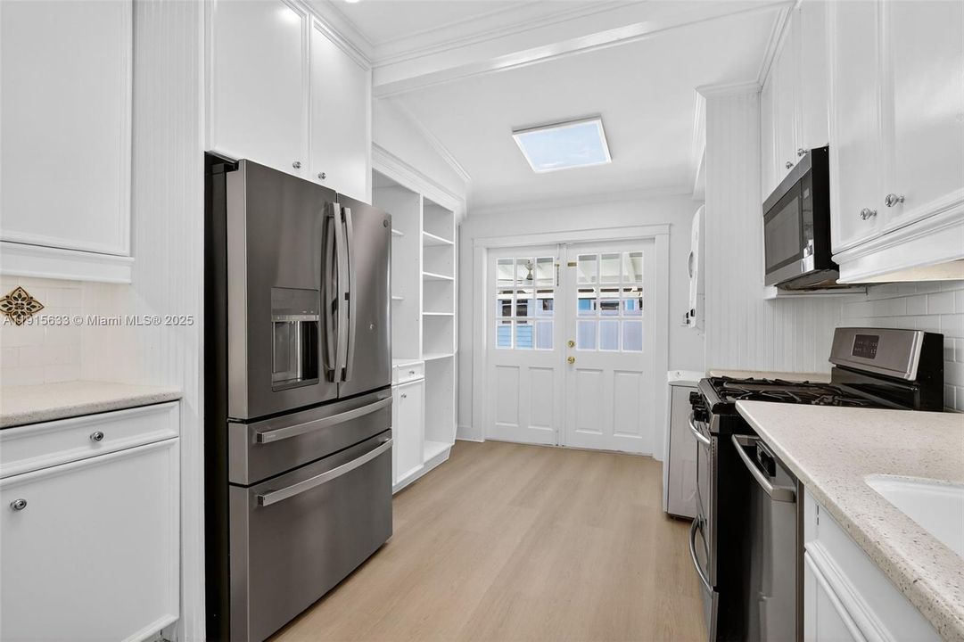 出租: $4,290 (2 贝兹, 2 浴室, 1488 平方英尺)