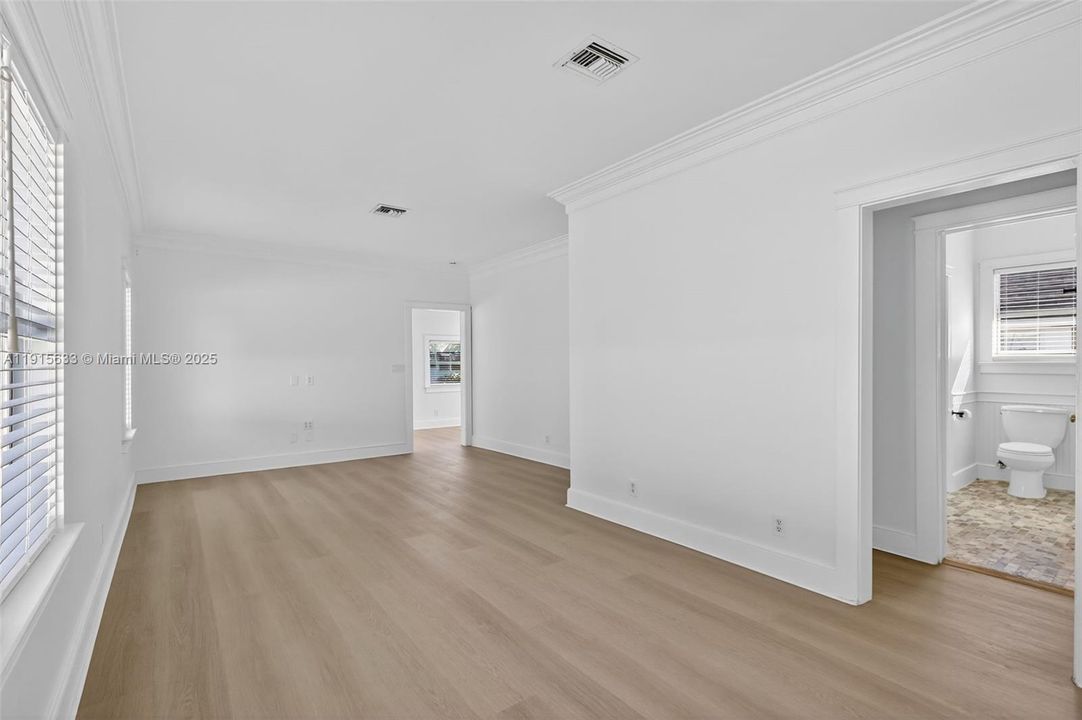 出租: $4,290 (2 贝兹, 2 浴室, 1488 平方英尺)