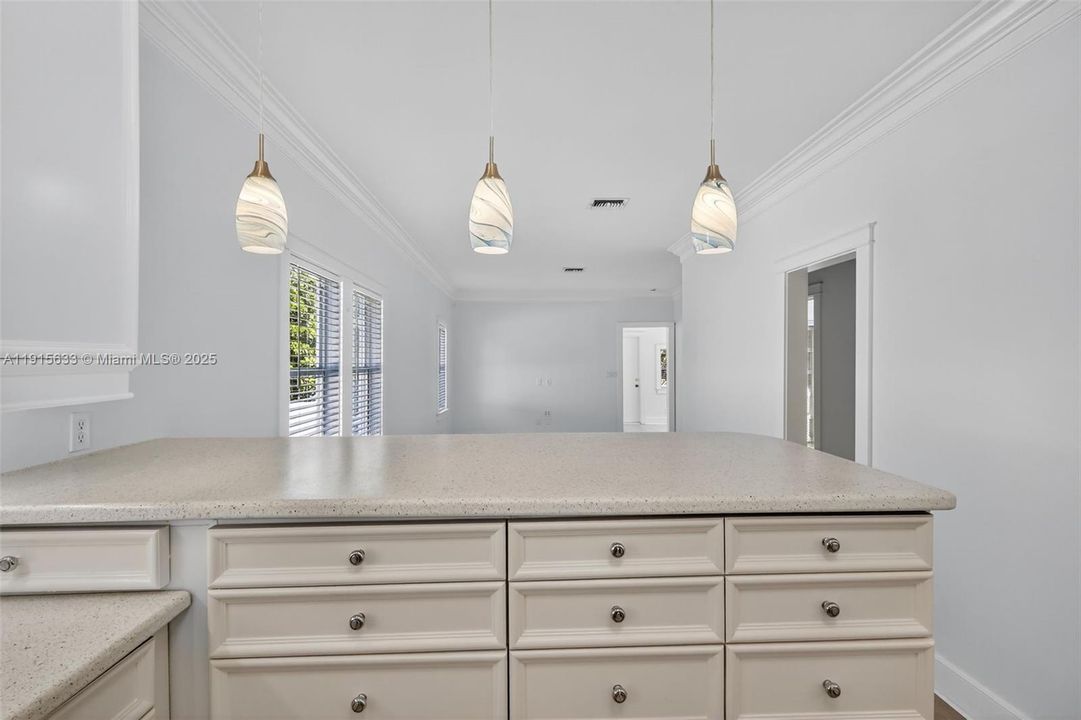 出租: $4,290 (2 贝兹, 2 浴室, 1488 平方英尺)