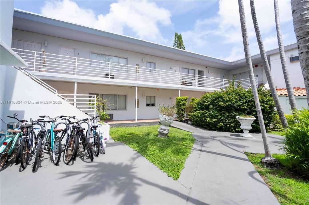 出租: $1,400 (0 贝兹, 1 浴室, 425 平方英尺)