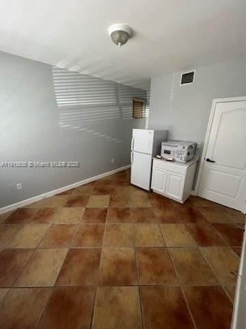 For Rent: $1,175 (0 beds, 1 baths, 275 Square Feet)
