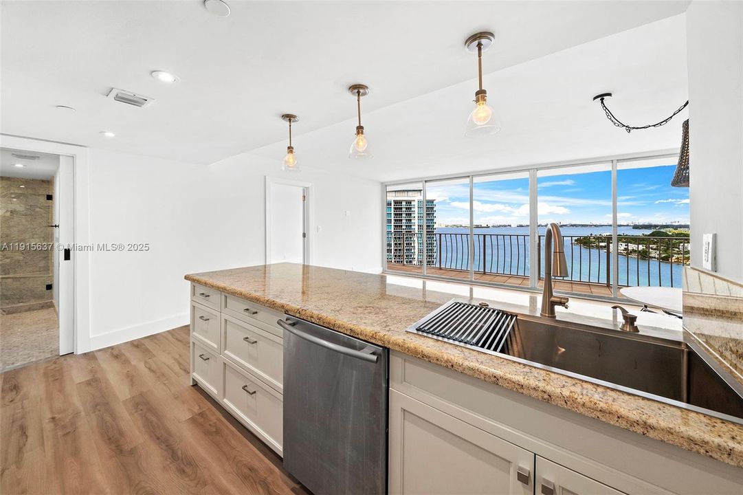 For Sale: $524,000 (2 beds, 2 baths, 1030 Square Feet)