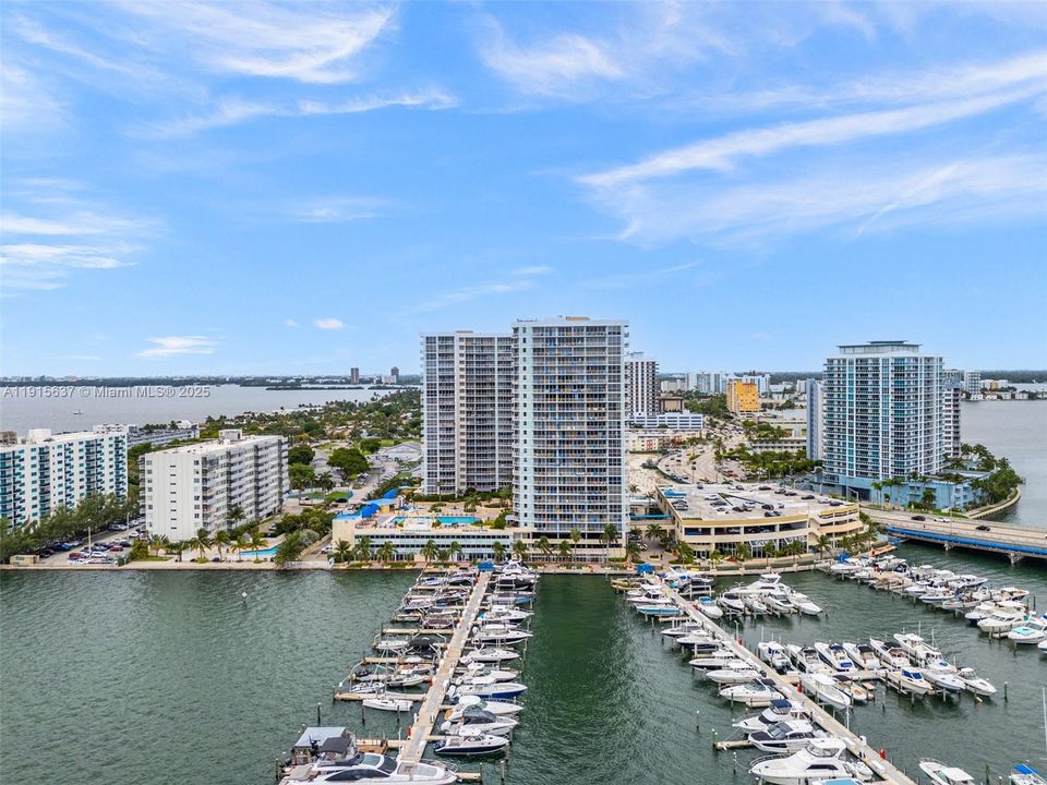 For Sale: $524,000 (2 beds, 2 baths, 1030 Square Feet)