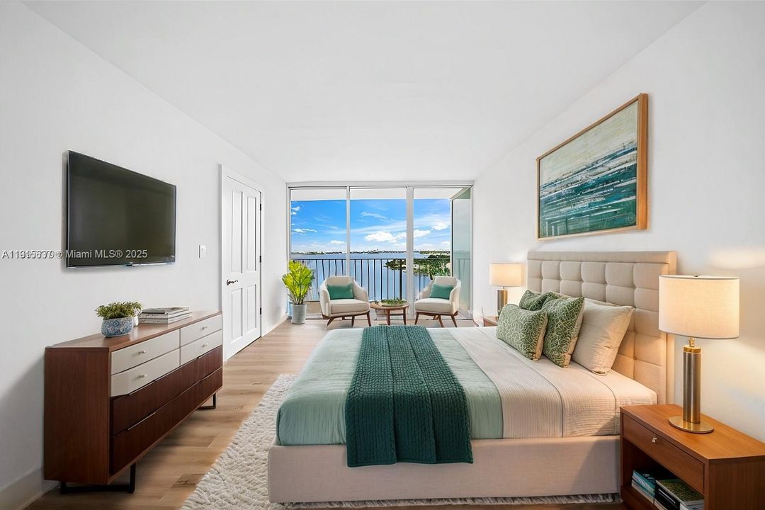 For Sale: $524,000 (2 beds, 2 baths, 1030 Square Feet)