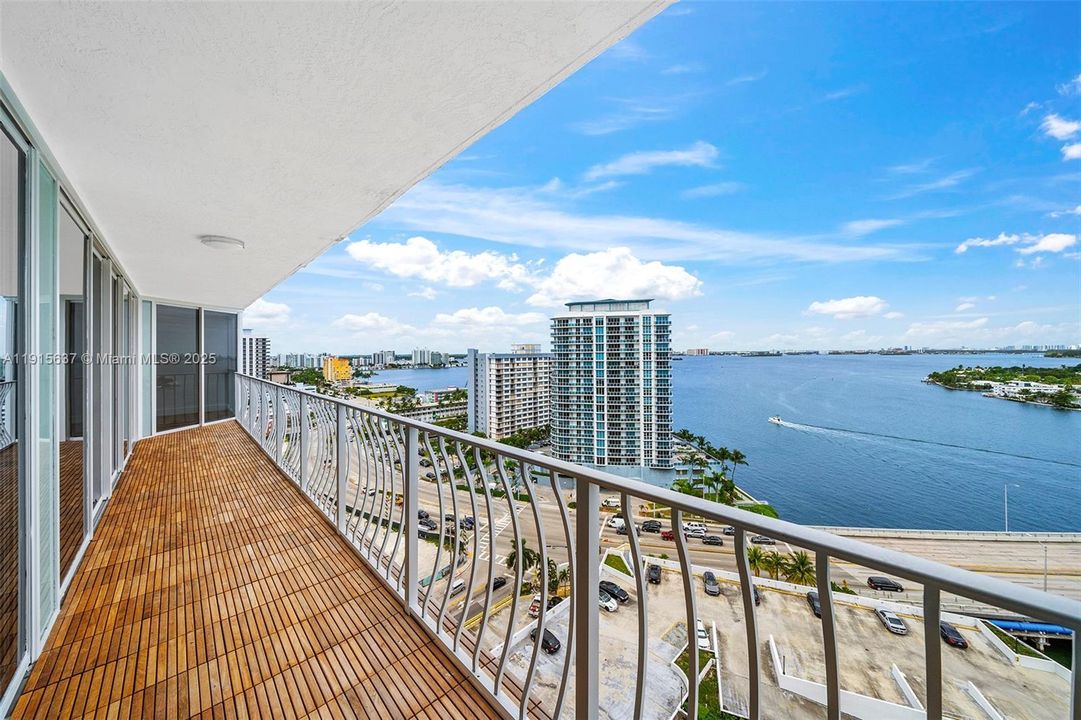 For Sale: $524,000 (2 beds, 2 baths, 1030 Square Feet)