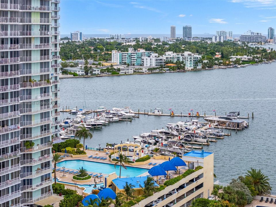 For Sale: $524,000 (2 beds, 2 baths, 1030 Square Feet)