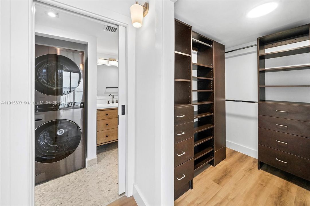 For Sale: $524,000 (2 beds, 2 baths, 1030 Square Feet)