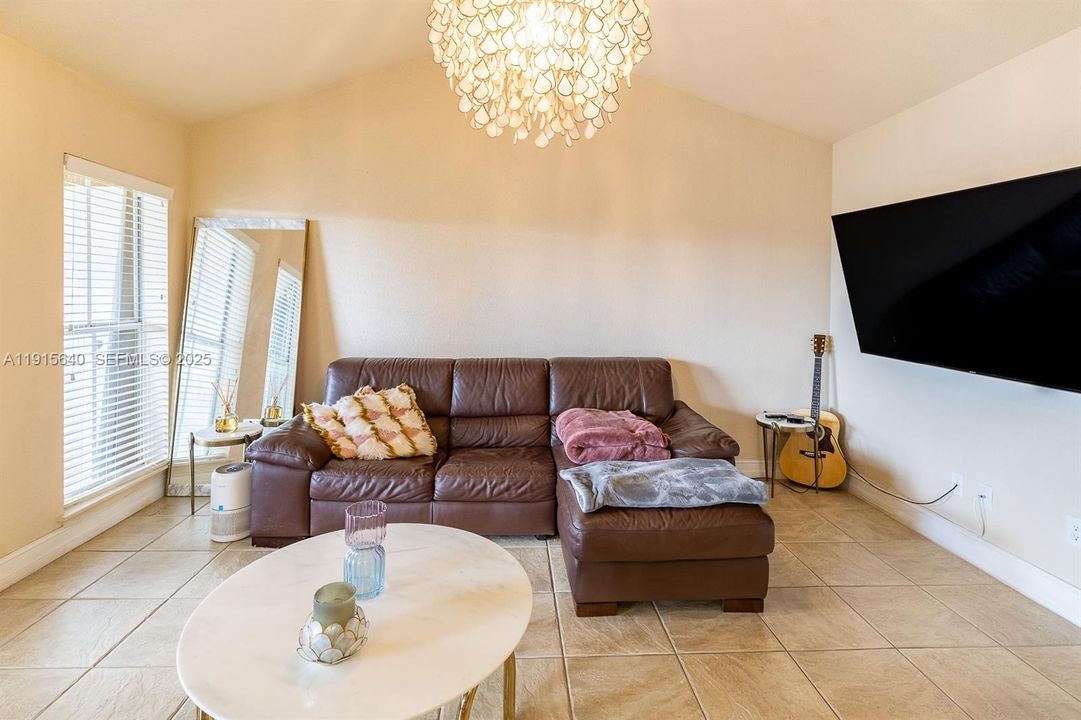 En Venta: $249,000 (1 camas, 1 baños, 950 Pies cuadrados)