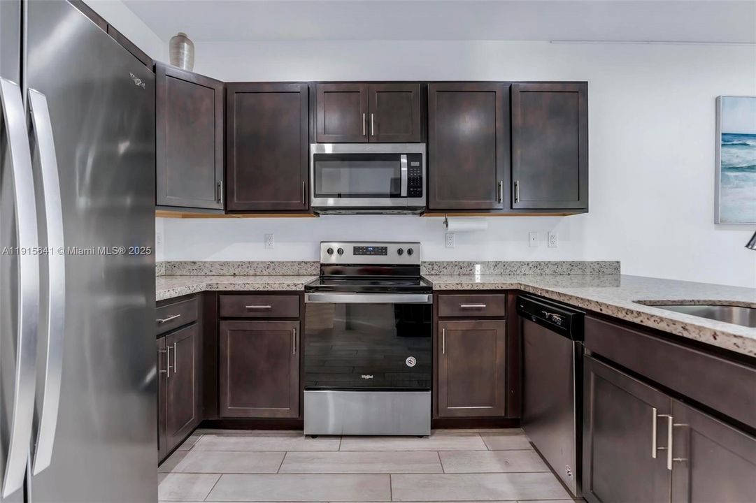 待售: $549,999 (4 贝兹, 2 浴室, 2067 平方英尺)