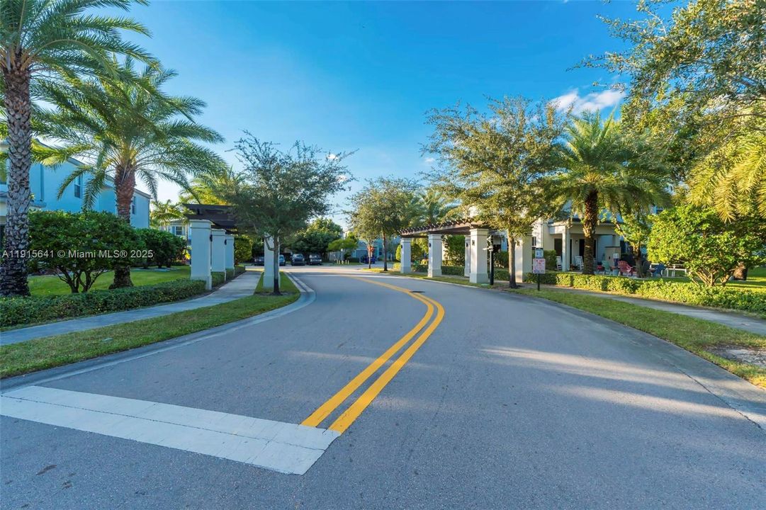 待售: $549,999 (4 贝兹, 2 浴室, 2067 平方英尺)