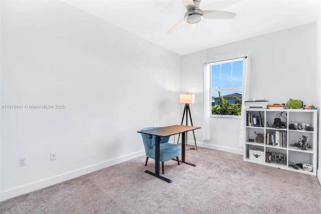 待售: $549,999 (4 贝兹, 2 浴室, 2067 平方英尺)