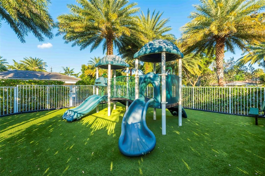 待售: $549,999 (4 贝兹, 2 浴室, 2067 平方英尺)