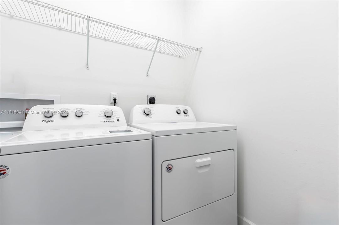 待售: $549,999 (4 贝兹, 2 浴室, 2067 平方英尺)