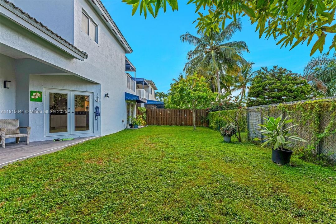 Под контрактом: $789,000 (4 спален, 3 ванн, 2351 Квадратных фут)