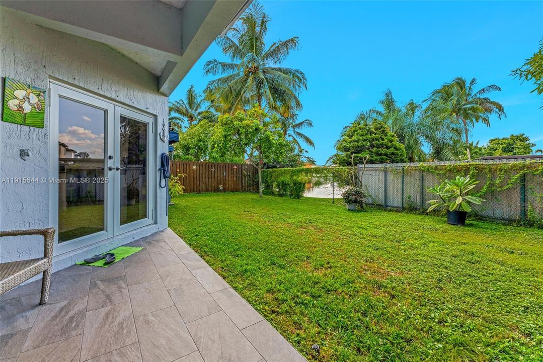 Под контрактом: $789,000 (4 спален, 3 ванн, 2351 Квадратных фут)