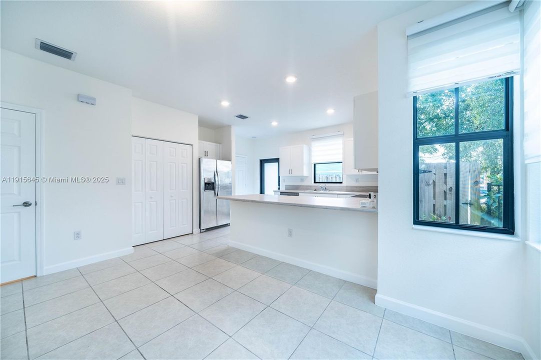 En Venta: $555,000 (3 camas, 2 baños, 1586 Pies cuadrados)