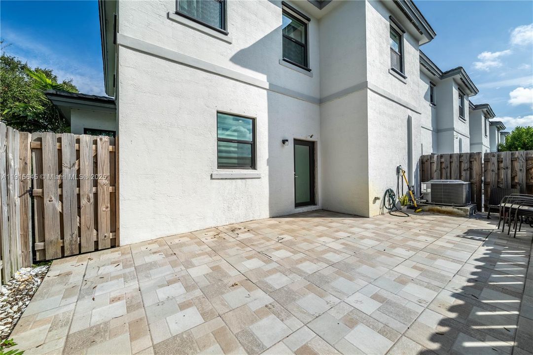 En Venta: $555,000 (3 camas, 2 baños, 1586 Pies cuadrados)