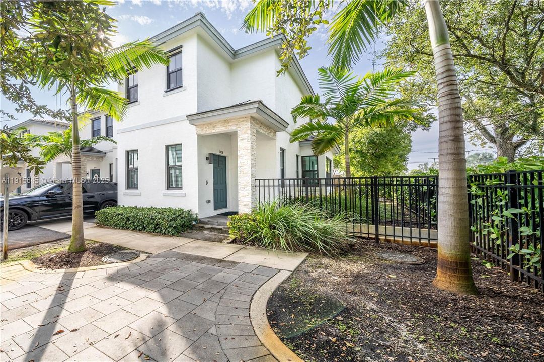 En Venta: $555,000 (3 camas, 2 baños, 1586 Pies cuadrados)