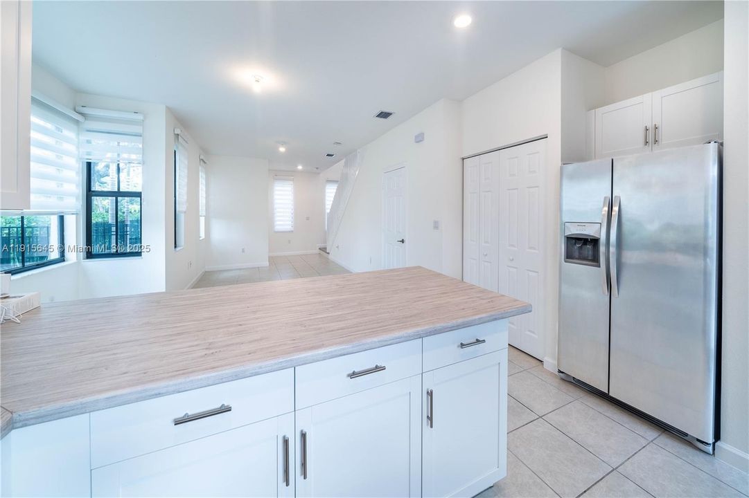 En Venta: $555,000 (3 camas, 2 baños, 1586 Pies cuadrados)