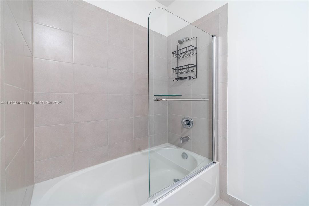 En Venta: $555,000 (3 camas, 2 baños, 1586 Pies cuadrados)