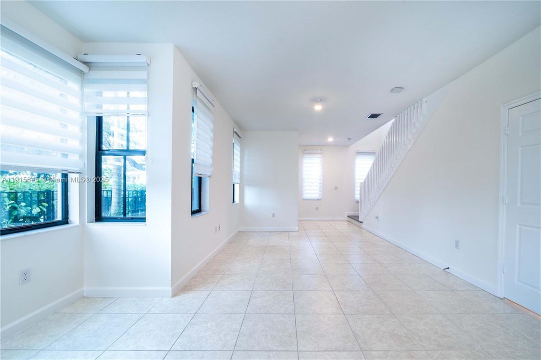 En Venta: $555,000 (3 camas, 2 baños, 1586 Pies cuadrados)