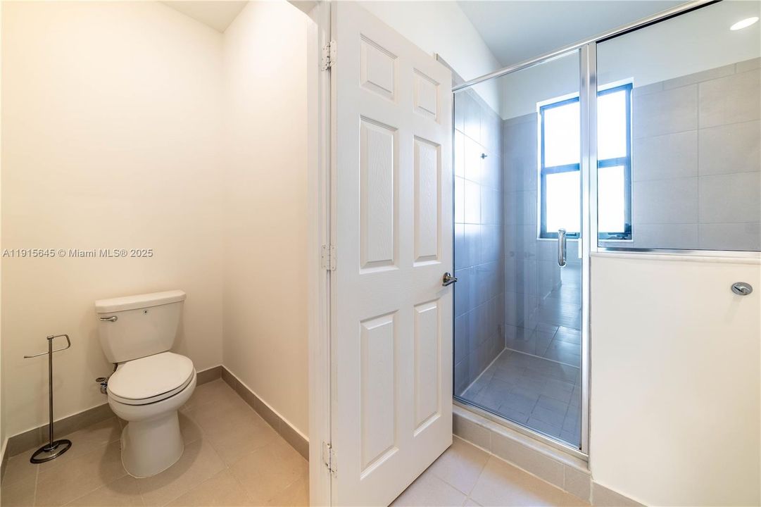 En Venta: $555,000 (3 camas, 2 baños, 1586 Pies cuadrados)