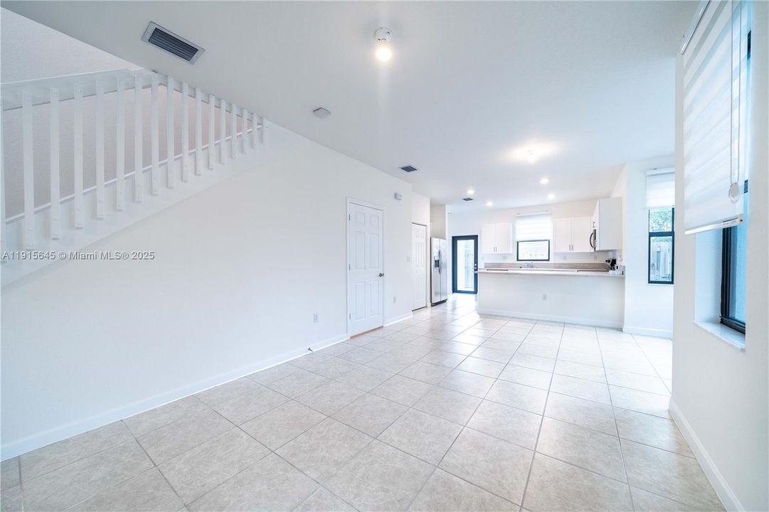 En Venta: $555,000 (3 camas, 2 baños, 1586 Pies cuadrados)