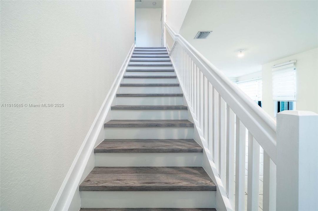 En Venta: $555,000 (3 camas, 2 baños, 1586 Pies cuadrados)