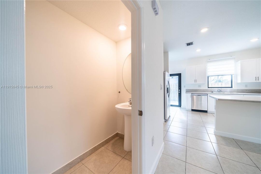 En Venta: $555,000 (3 camas, 2 baños, 1586 Pies cuadrados)