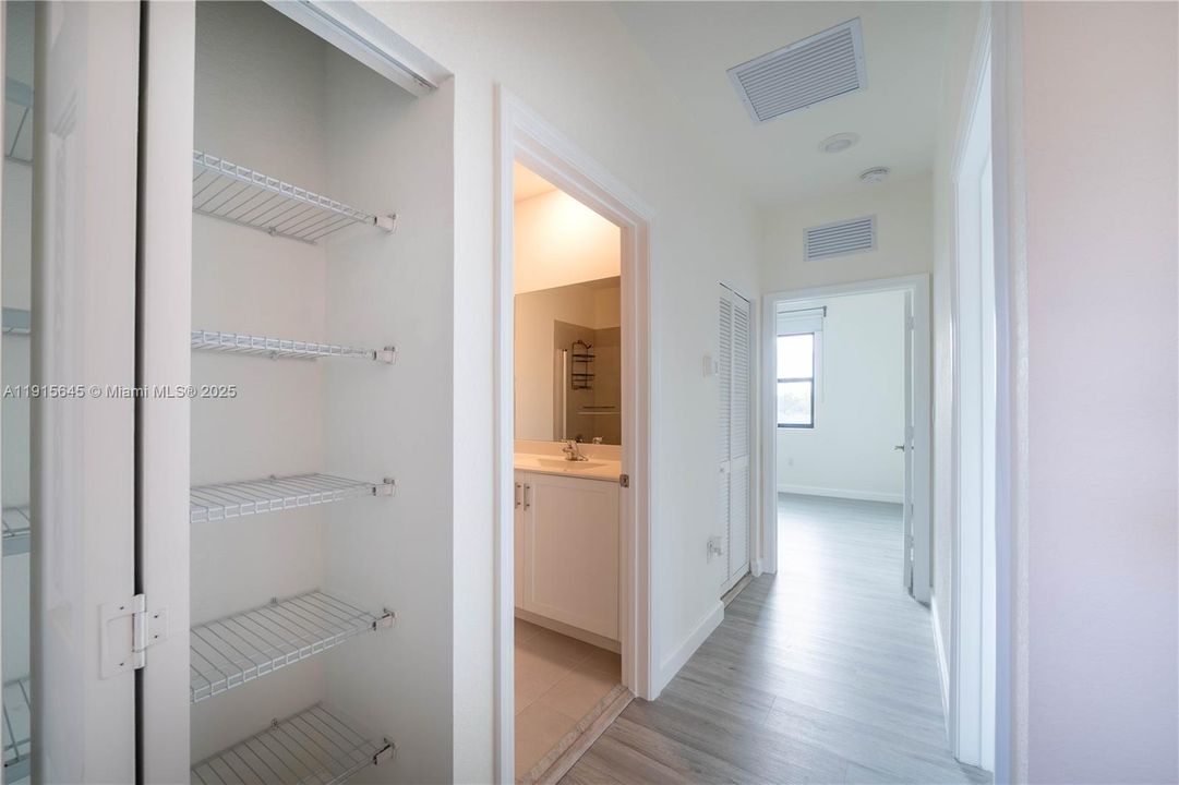 En Venta: $555,000 (3 camas, 2 baños, 1586 Pies cuadrados)