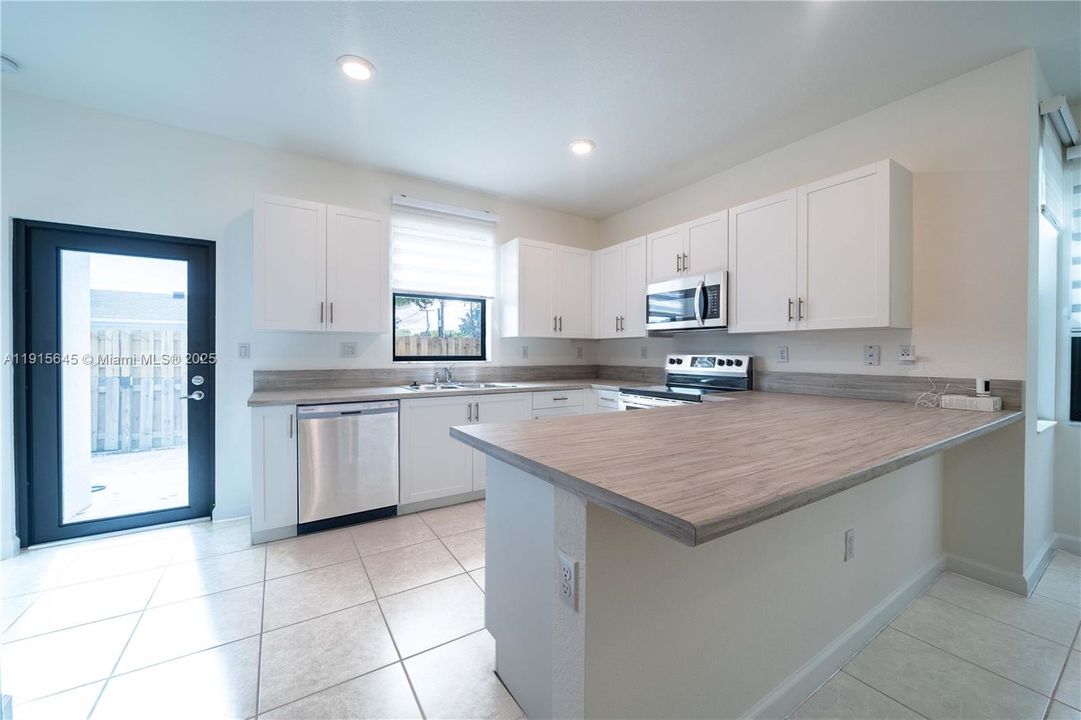 En Venta: $555,000 (3 camas, 2 baños, 1586 Pies cuadrados)