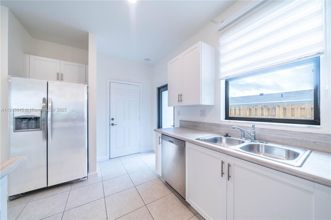 En Venta: $555,000 (3 camas, 2 baños, 1586 Pies cuadrados)