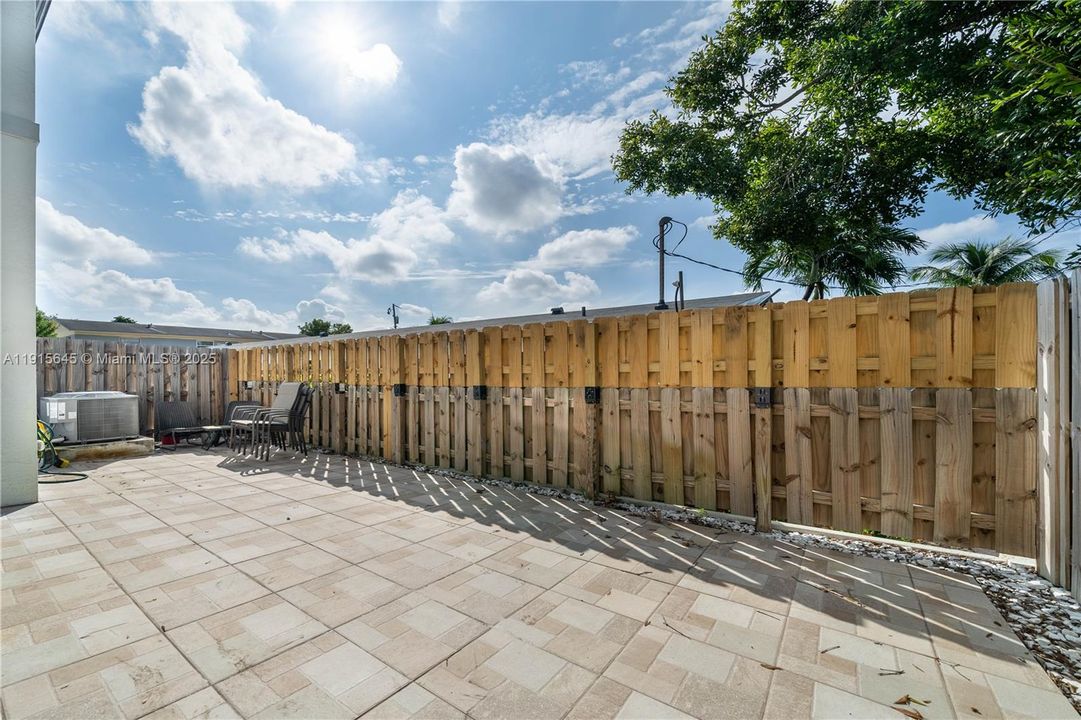 En Venta: $555,000 (3 camas, 2 baños, 1586 Pies cuadrados)