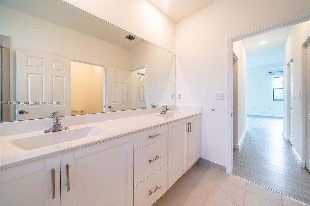 En Venta: $555,000 (3 camas, 2 baños, 1586 Pies cuadrados)