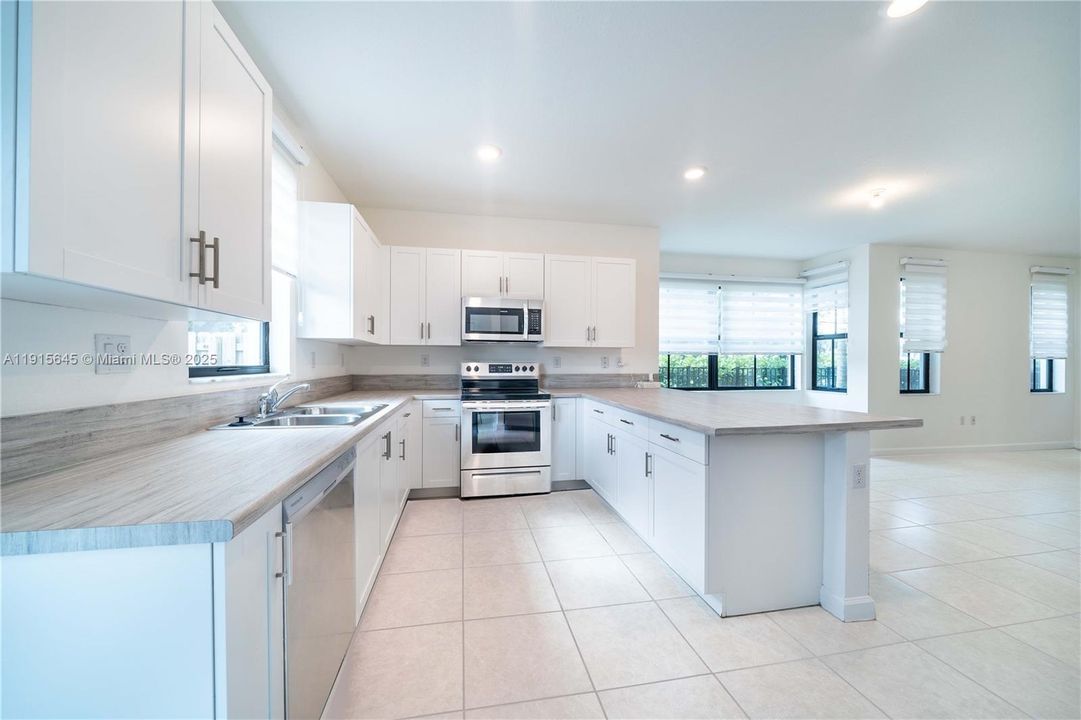 En Venta: $555,000 (3 camas, 2 baños, 1586 Pies cuadrados)