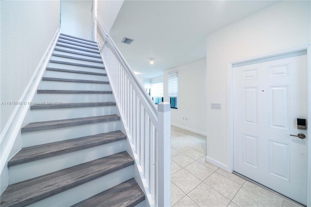 En Venta: $555,000 (3 camas, 2 baños, 1586 Pies cuadrados)