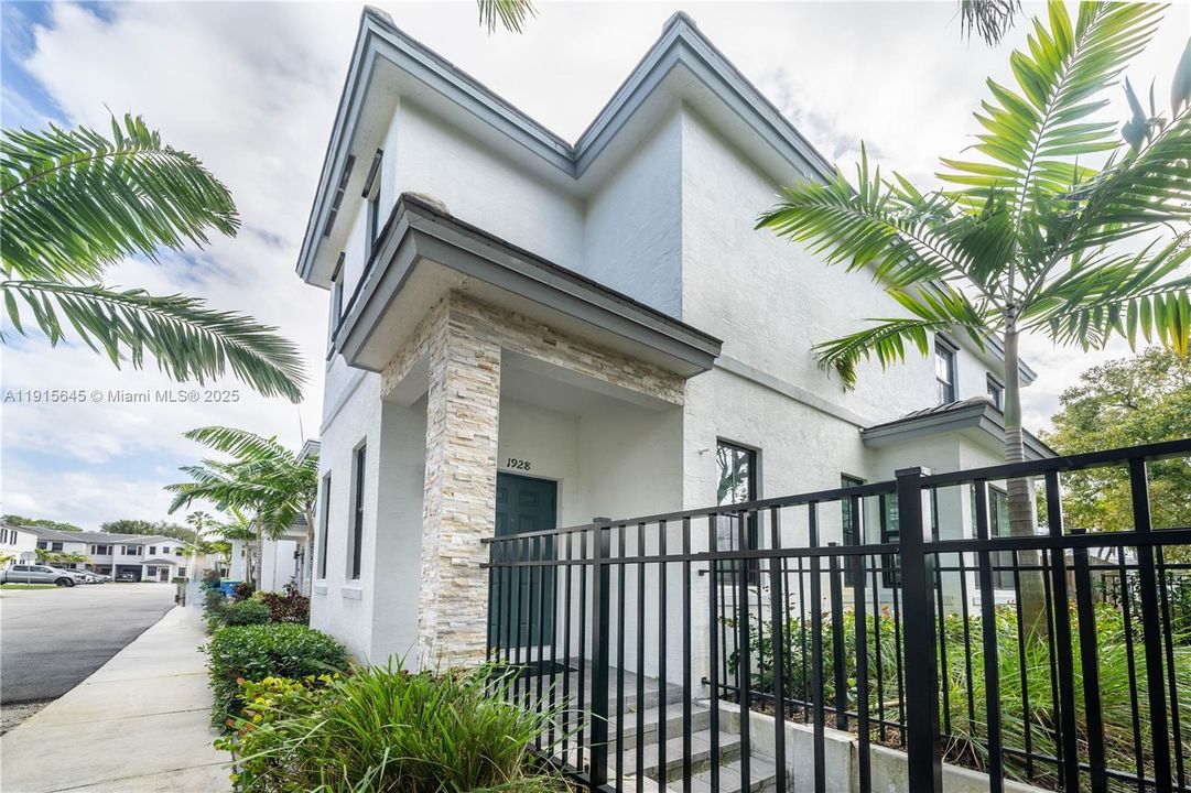 En Venta: $555,000 (3 camas, 2 baños, 1586 Pies cuadrados)